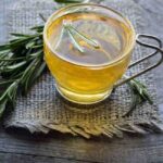 Hương thảo chống lại thoái hóa điểm vàng Rosemary tea